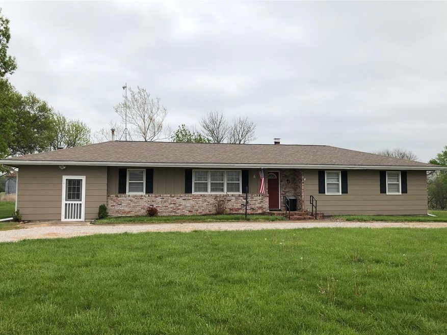 25083 Pratt Rd, Parsons, KS 67357 - photo 1