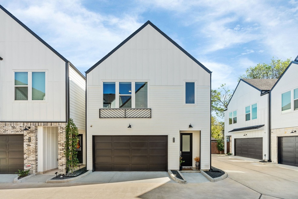 825 Martin St, Houston, TX 77018 - photo 1