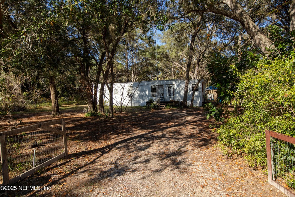 270 Bay St, Hawthorne, FL 32640 - photo 1