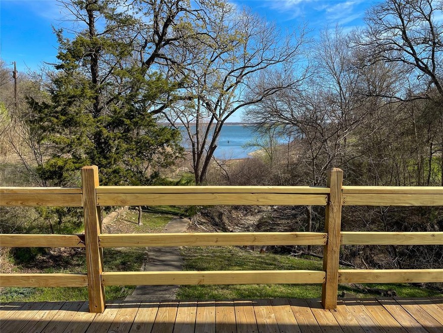 545 Lakeview Dr, Denison, TX 75020 - photo 1