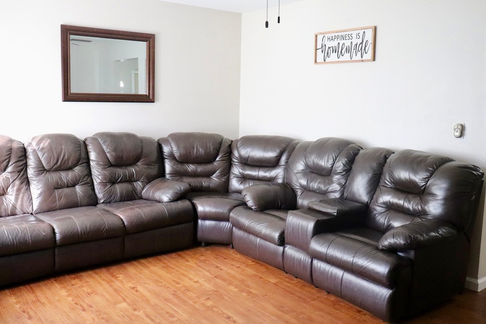 1057 N Berwick Blvd, Waukegan, IL 60085 - photo 1