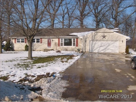 400 Woodlawn Dr, Wapakoneta, OH 45895 - photo 1