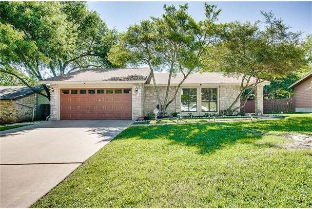 Stunning Single Story Home in OAK KNOLL!!