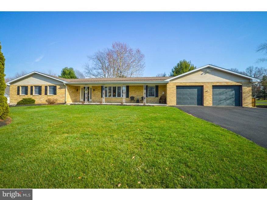 647 Oak Park Rd, Hatfield, PA 19440 - photo 1