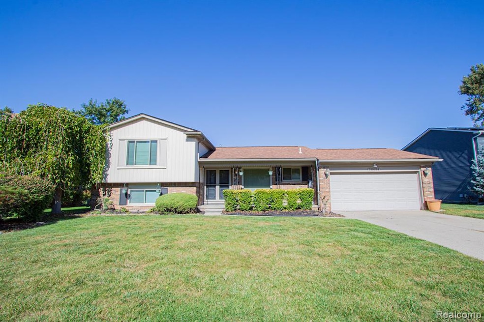 38684 Meadowlawn St, Wayne, MI 48184 - photo 1