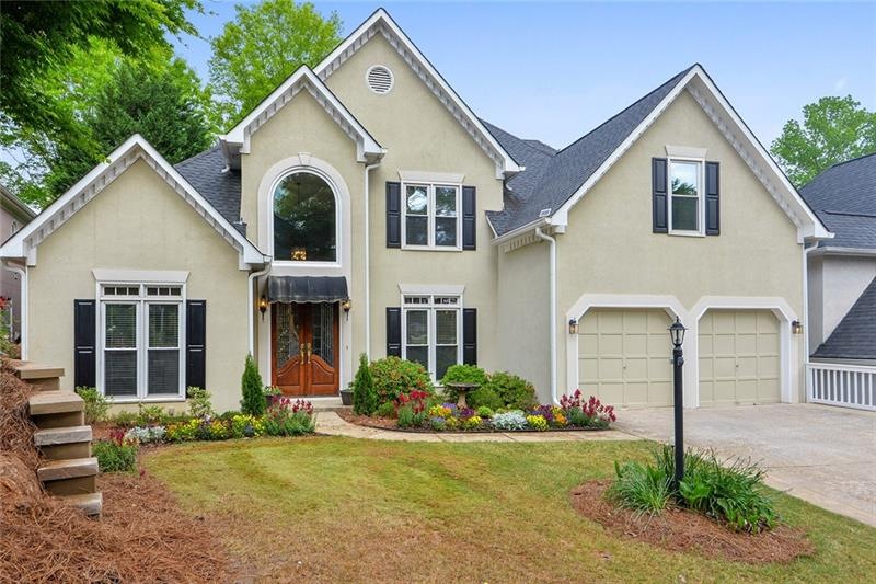 10180 Kinross Rd, Roswell, GA 30076 - photo 1