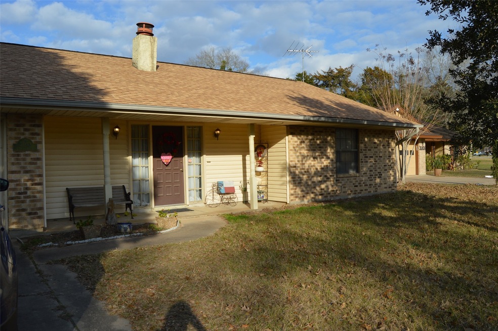 31810 Cypress Cir, Waller, TX 77484 - photo 1