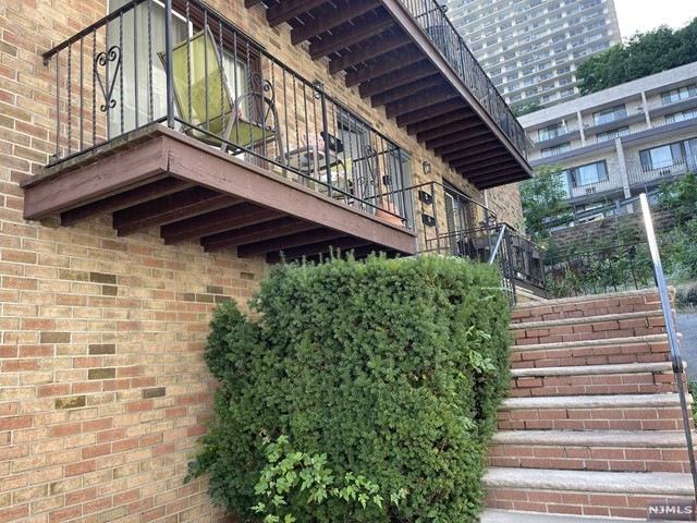 14 Burdette Ct unit 2W, Edgewater, NJ 07020 - photo 1