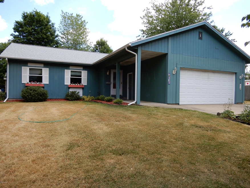 403 S Woodhams