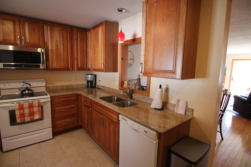 69 Manor Dr unit 6, Lincoln, NH 03251 - photo 1