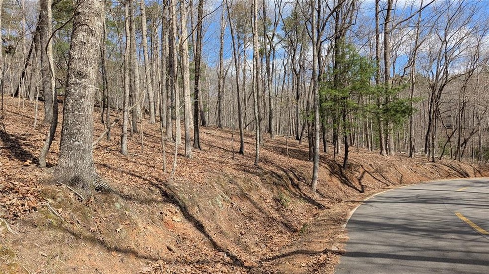 Lot is located in the Equestrian neighborhood and is just 2 minutes from the Main Gate