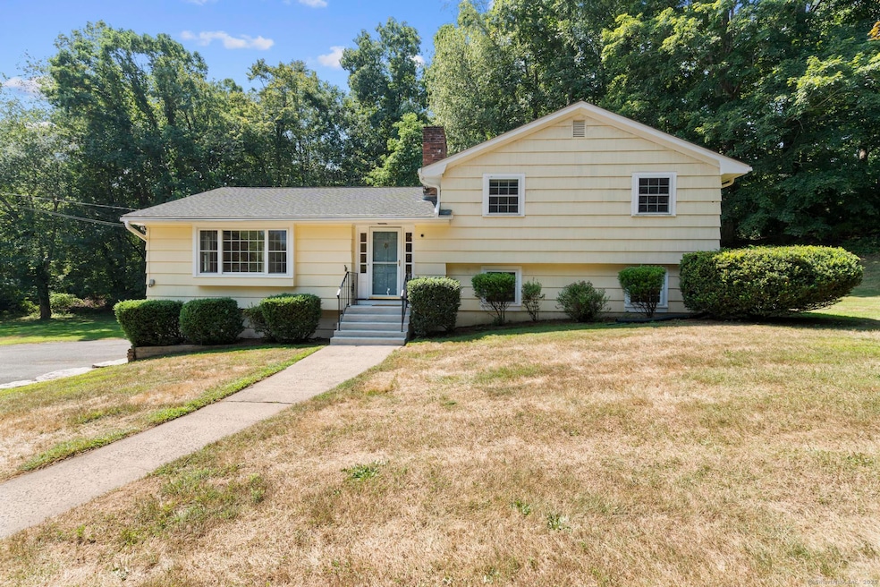 15 Oakgate Dr, Branford, CT 06405 - photo 1