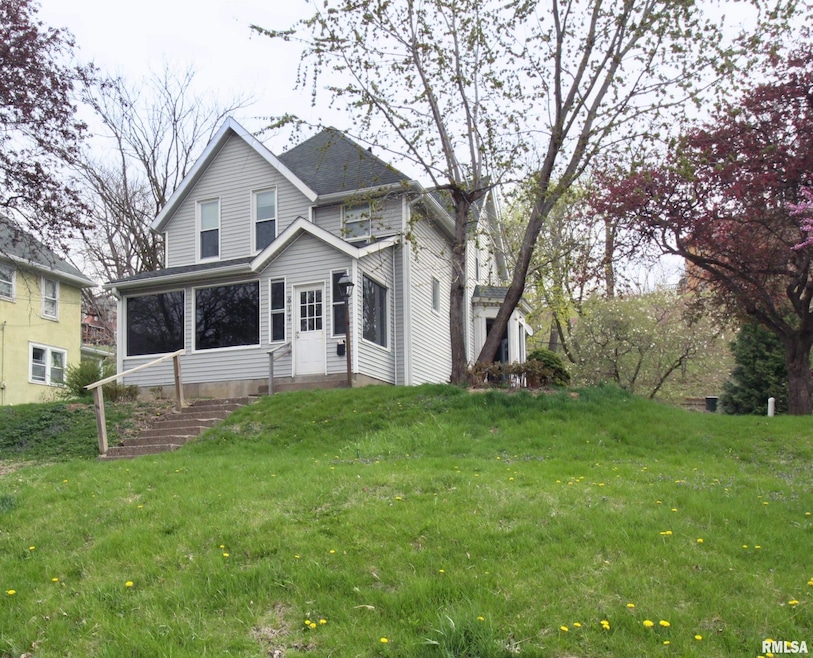 817 N Marquette St, Davenport, IA 52802 - photo 1