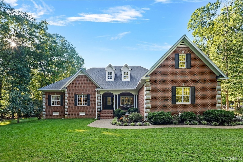 View of front of home featuring a front lawn