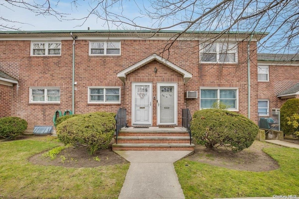 56-12 Utopia Pkwy unit B, Fresh Meadows, NY 11365 - photo 1