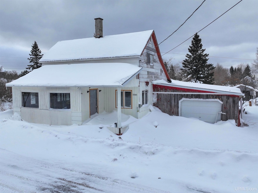 57249 3rd St, Calumet, MI 49913 - photo 1