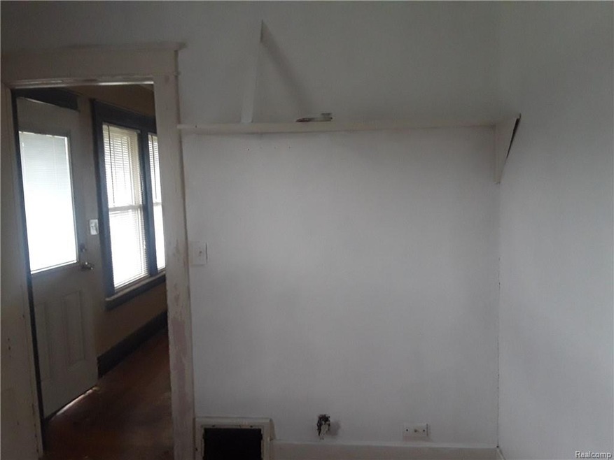 2465 Gibson St, Flint, MI 48503 - photo 1