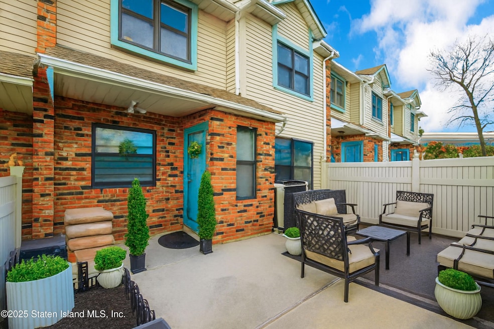 68 Gina Ct unit 294, Staten Island, NY 10314 - photo 1