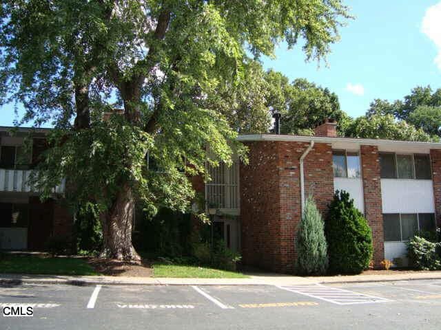 54 Southport Woods Dr, Southport, CT 06890 - photo 1