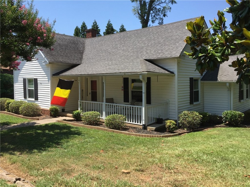 206 S Mechanic St, Pendleton, SC 29670 - photo 1