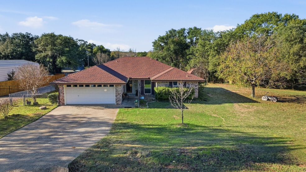 309 De la Cruz St, Weatherford, TX 76085 - photo 1