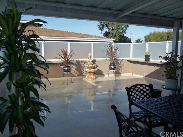 Huge private patio/deck.