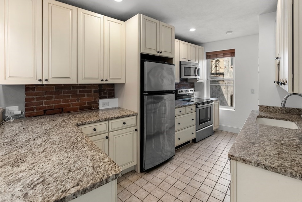 8 Battery St unit 12, Boston, MA 02109 - photo 1