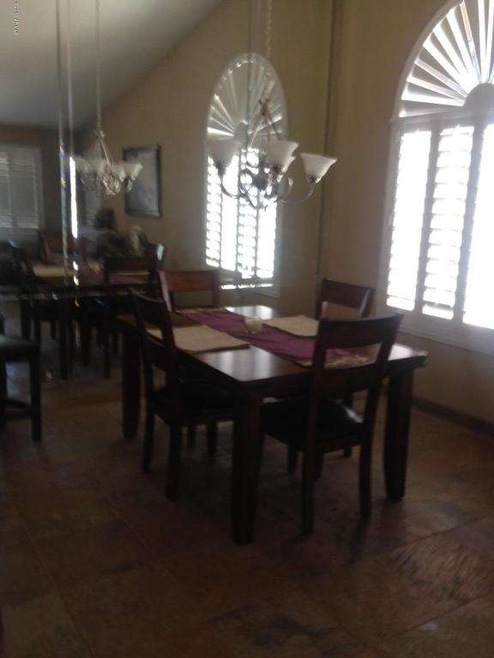 B Dining room