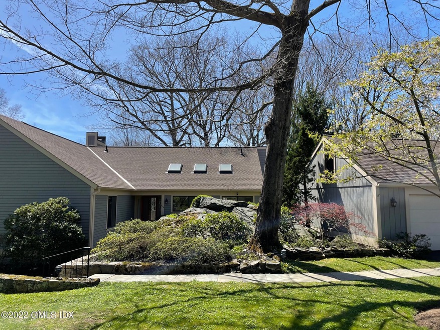 516 W Lyon Farm Dr, Greenwich, CT 06831 - photo 1