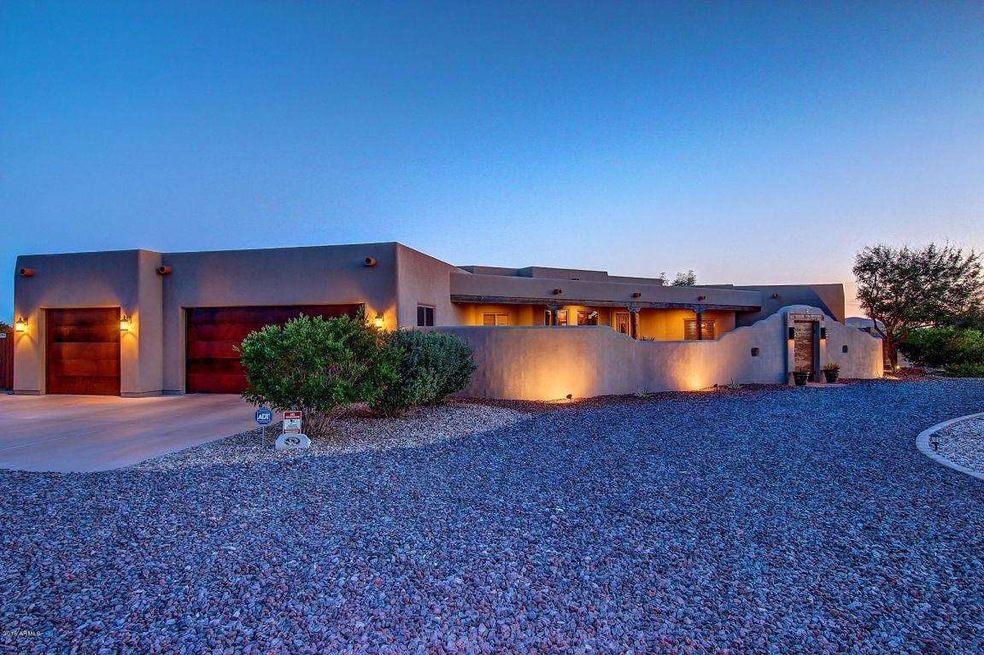 7 W Desert Hills Dr