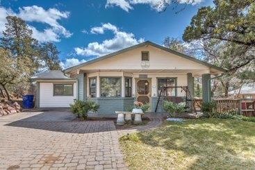 3 407 E Forest