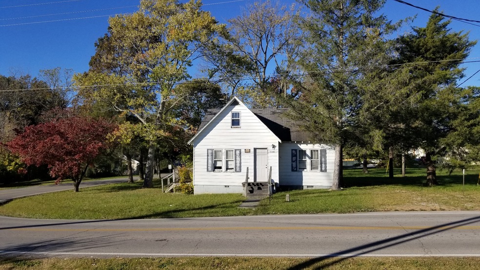 805 Oak Dr, Manchester, TN 37355 - photo 1