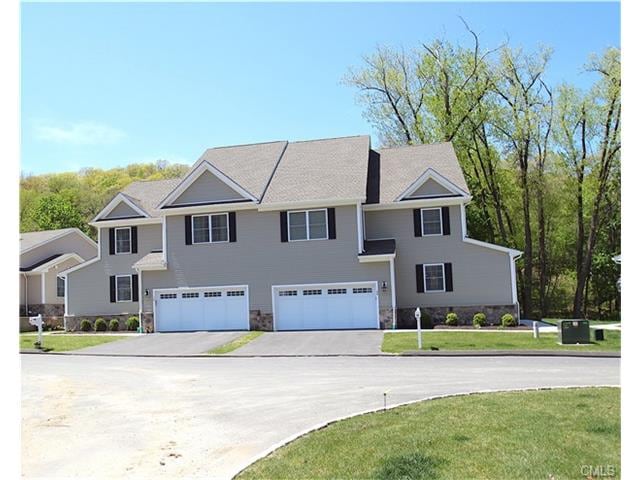 20 Forest Ave unit 20, Danbury, CT 06810 - photo 1