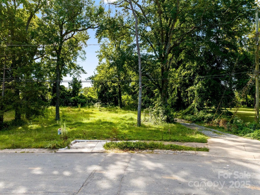 545 Dawn Cir, Charlotte, NC 28213 - photo 1