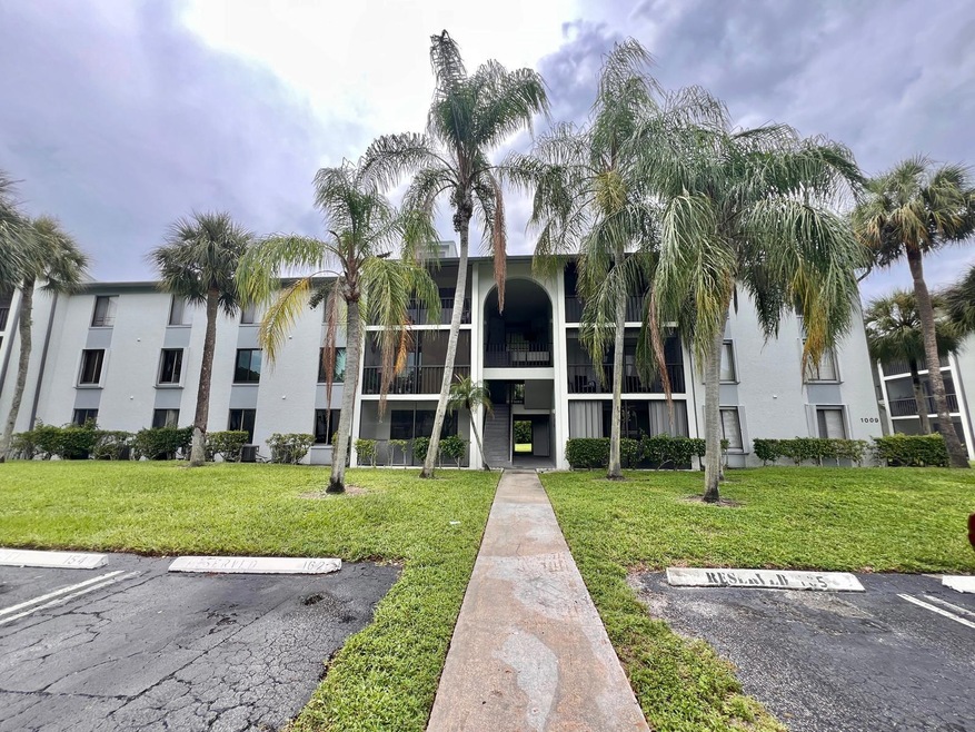 1009 Green Pine Blvd unit 83, West Palm Beach, FL 33409 - photo 1