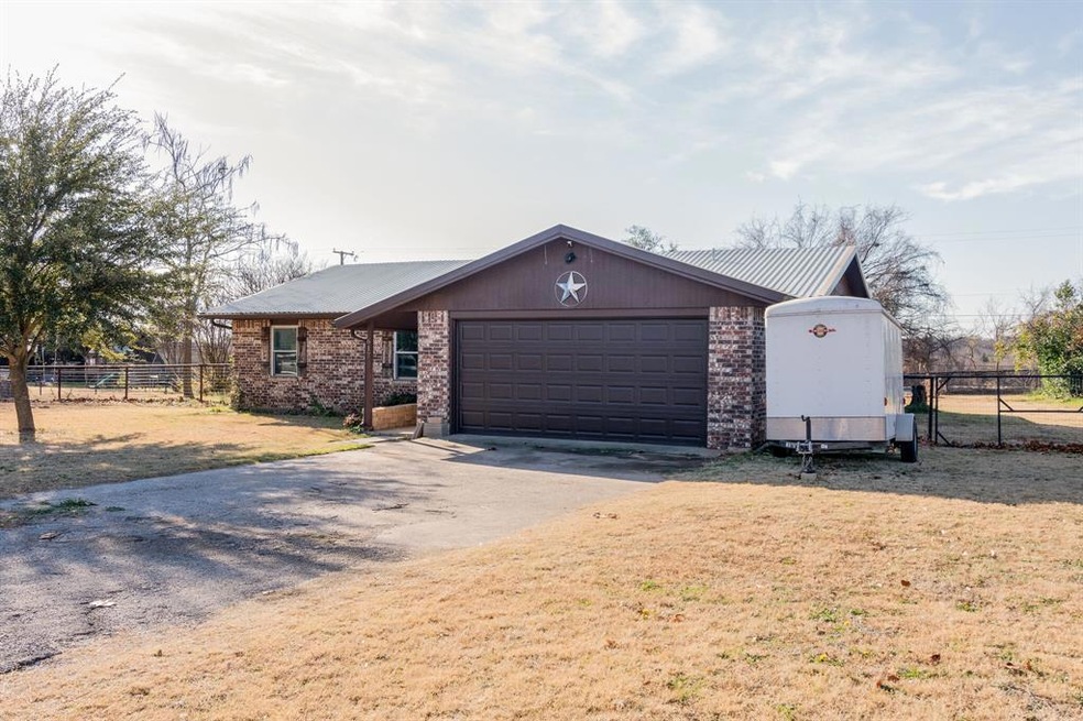 617 Sunset Dr, Azle, TX 76020 - photo 1