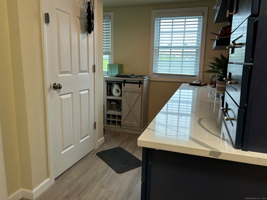 2206 Fairfield Ave unit 4, Bridgeport, CT 06605 - photo 1