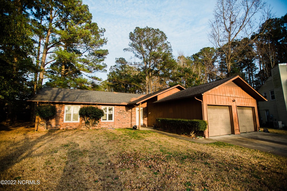 209 Warren Ct, Jacksonville, NC 28546 - photo 1