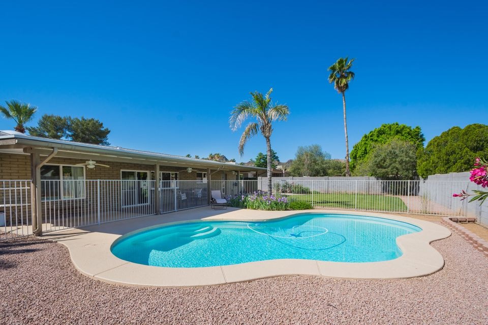 001_Backyard Oasis
