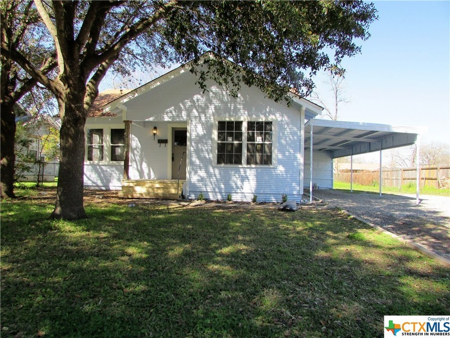 710 E Humphreys St, Seguin, TX 78155 - photo 1