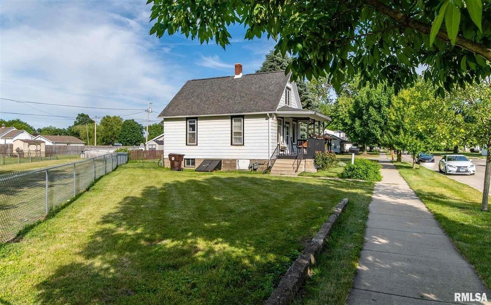 920 Pulaski St, Lincoln, IL 62656 - photo 1