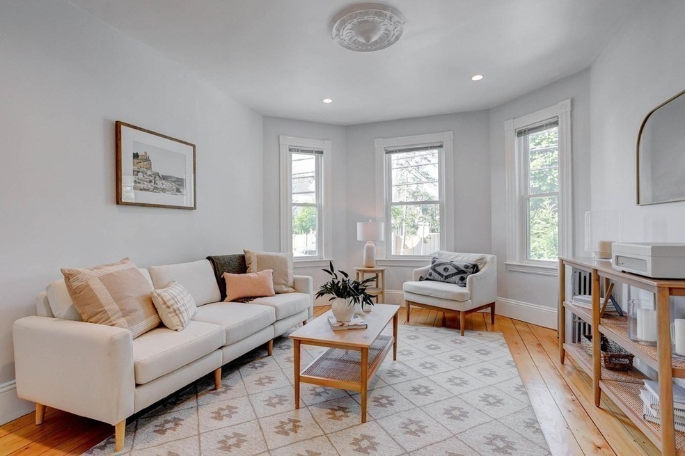 27 Holworthy St unit 1, Cambridge, MA 02138 - photo 1