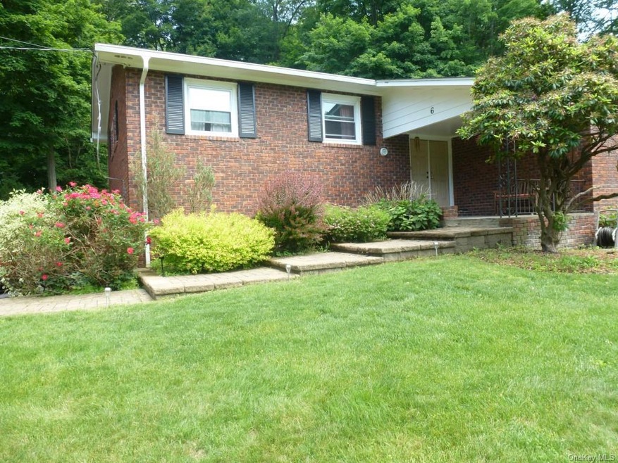 6 Orchard Ct, Spring Valley, NY 10977 - photo 1