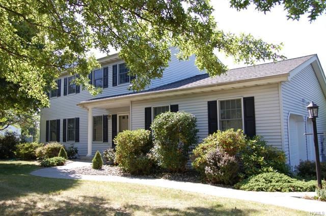 9 Robin Ln, Wappingers Falls, NY 12590 - photo 1