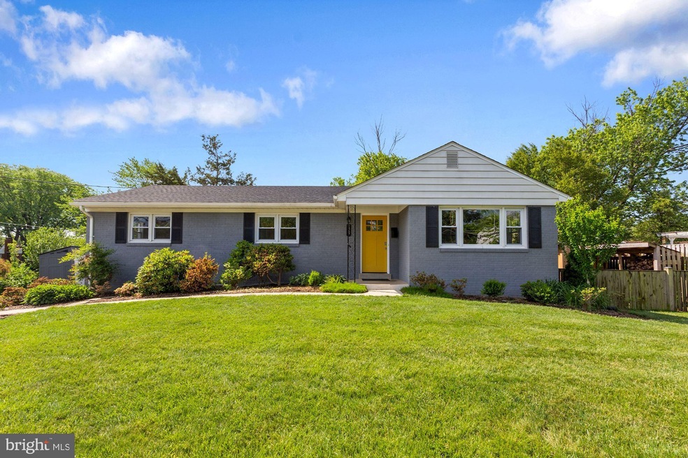 5847 Glen Forest Dr, Falls Church, VA 22041 - photo 1