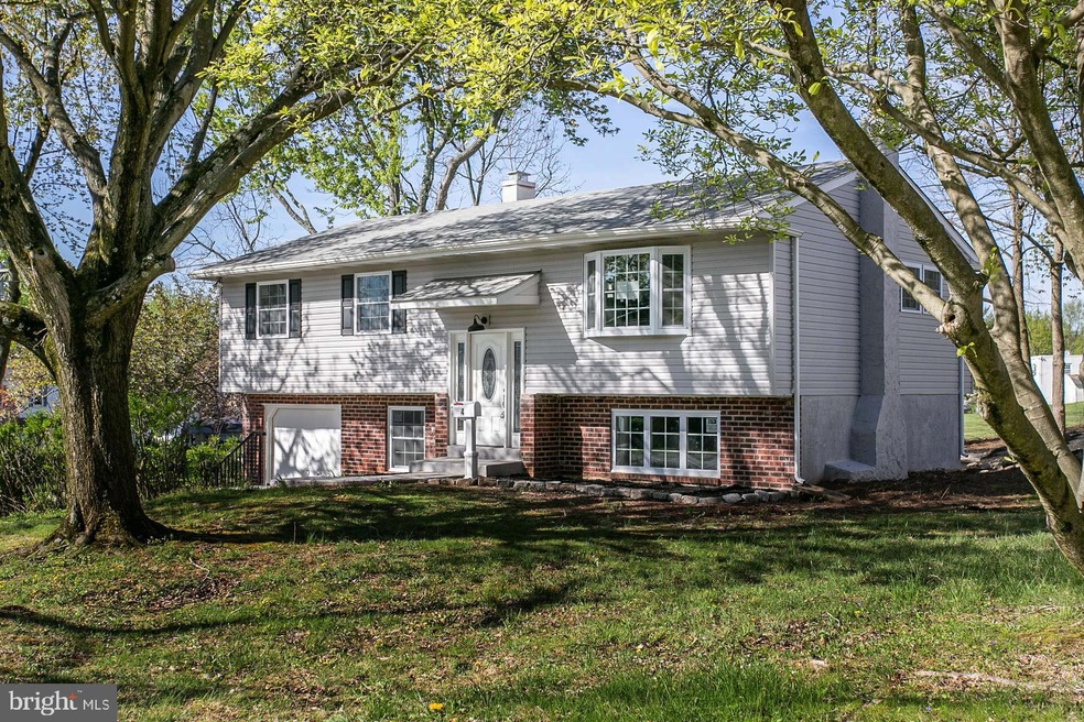 4 School Ln, Willow Grove, PA 19090 - photo 1