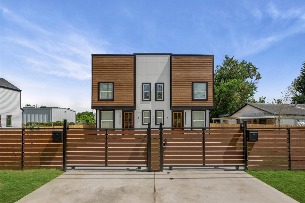 8605 Amadwe St unit A-B, Houston, TX 77051 - photo 1
