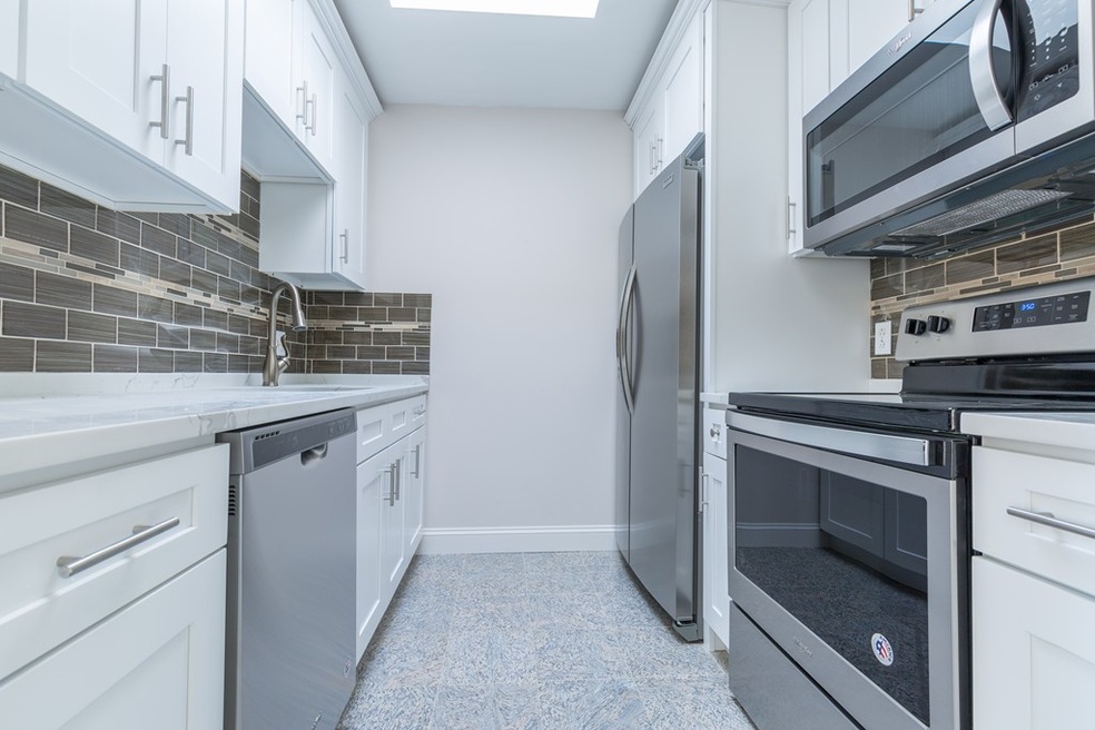 35 Desmoines Rd unit 503, Quincy, MA 02169 - photo 1