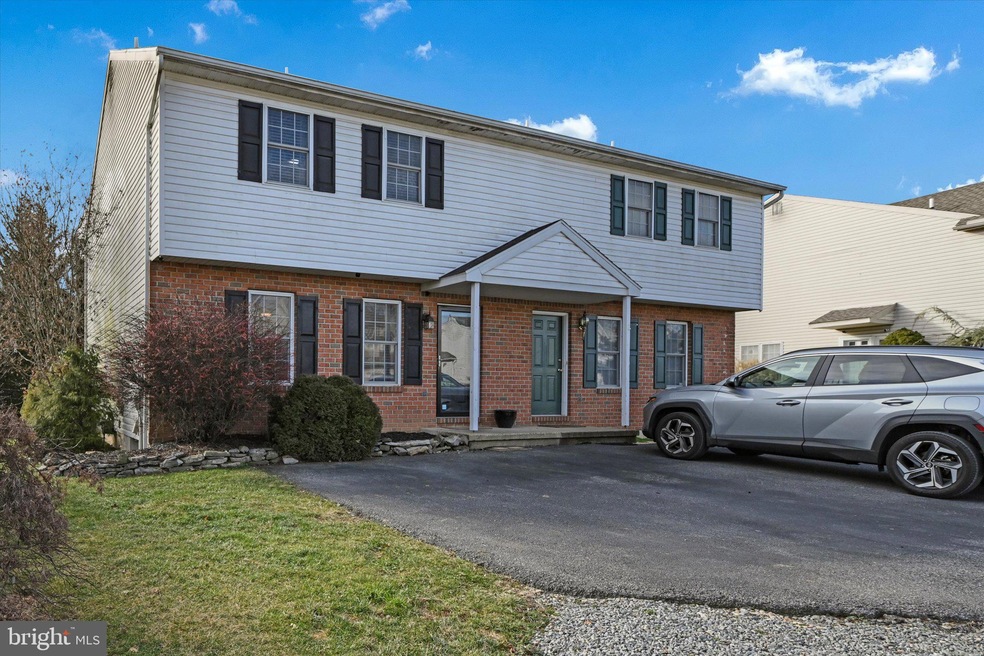 117 Bainbridge Cir, Reading, PA 19608 - photo 1