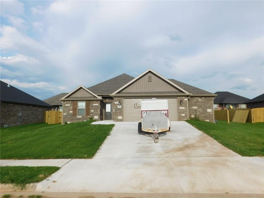 571 Captain Hopkins St, Prairie Grove, AR 72753 - photo 1